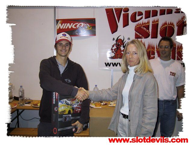 sponsor03.jpg: Der Sieger mit seinem Gewinn - einem Ninco Touring Set ...