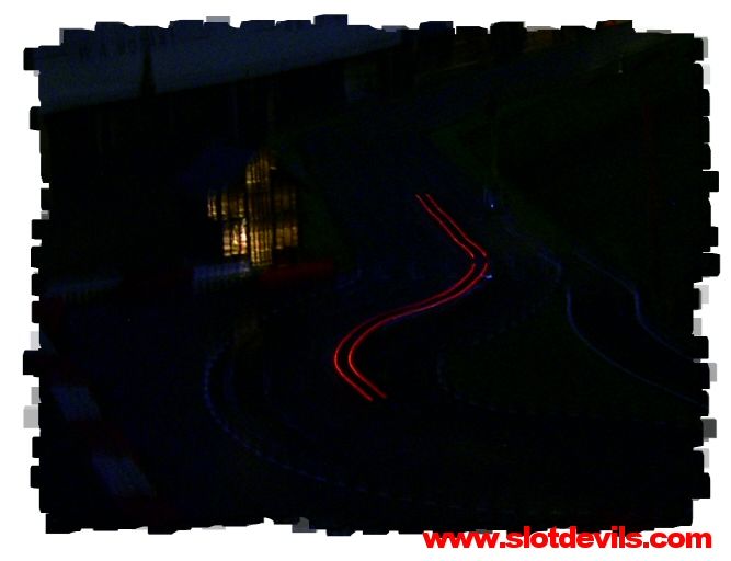 r0011228.jpg: Eau Rouge bei Nacht